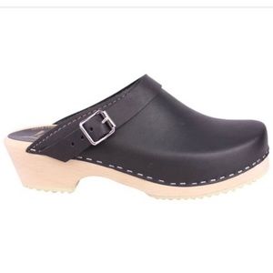 Lotta from Sweden Black Clogs with Movable Strap